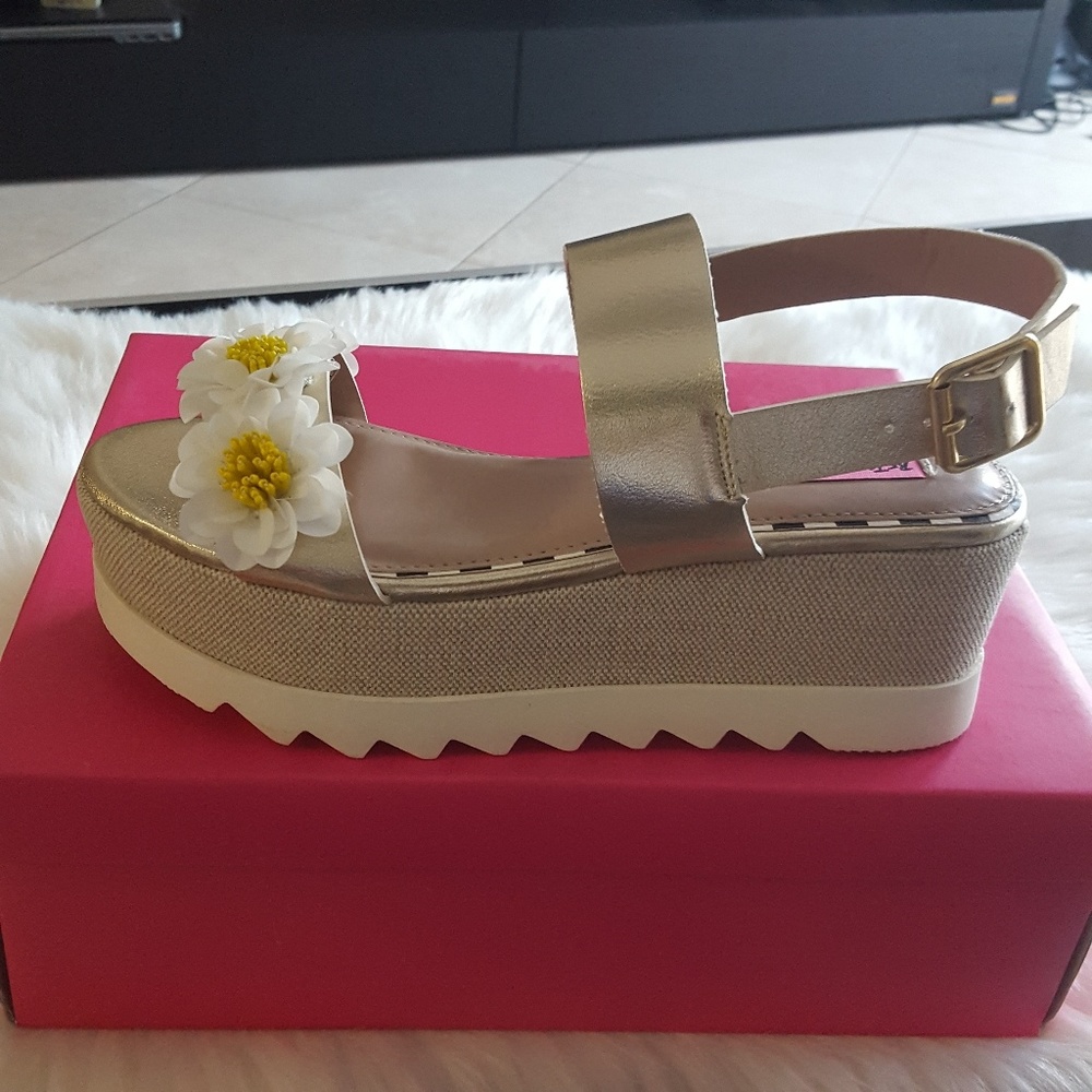 HP!!!! ✨BETSY JOHNSON SHOES!! HP - Picture 2 of 7